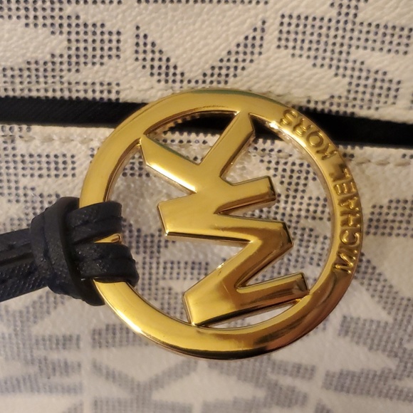 Michael Kors Jetset Tote - Picture 2 of 9